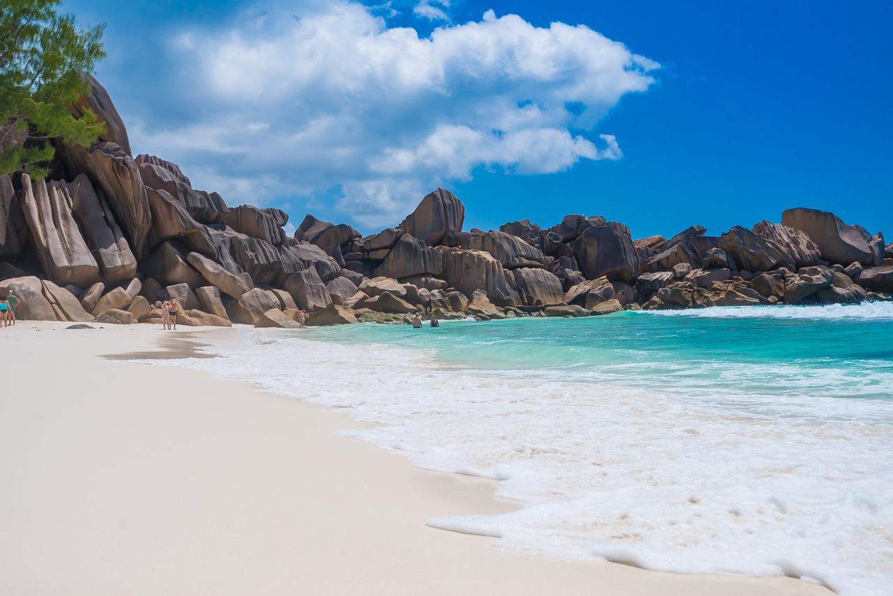 Le Nautique Waterfront Hotel La Digue Bagian luar foto